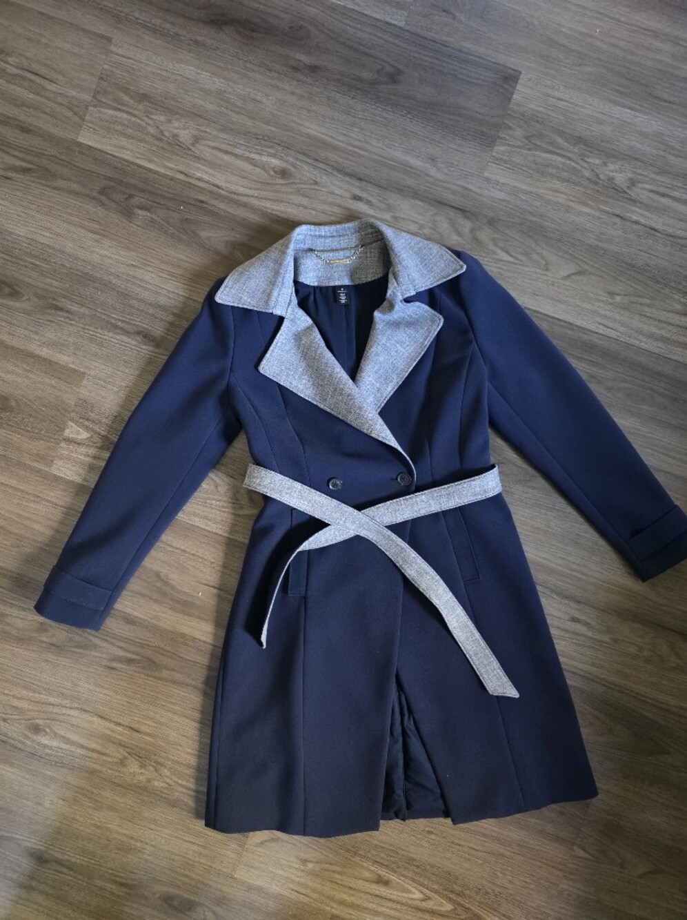 White House Black Market Women's Navy Trench Coat with Contrast Collar Size M